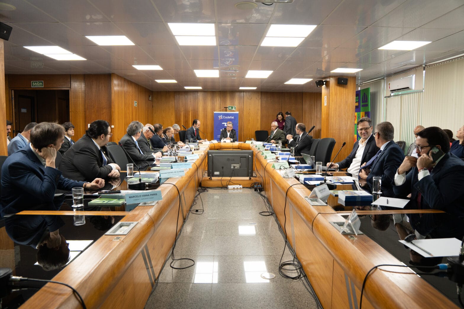 FAT Projeta Orçamento Recorde de R$ 130 Bilhões para 2027, Impulsionando Emprego e Renda