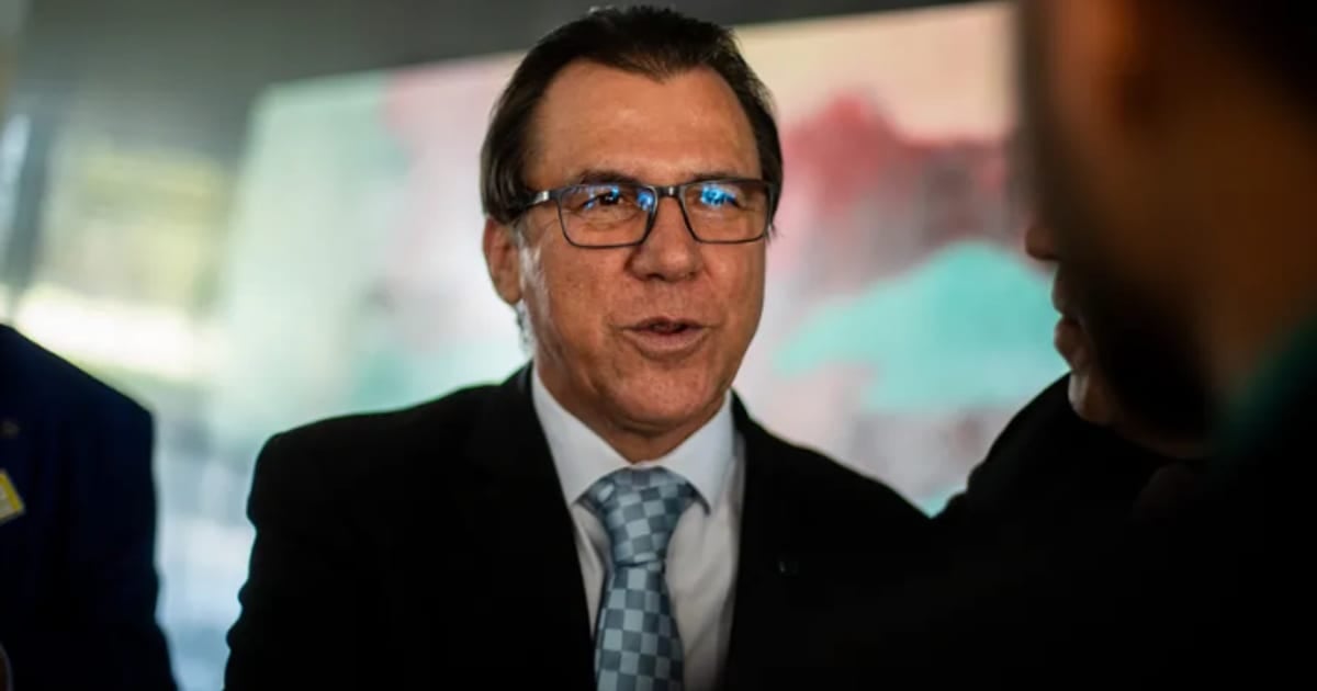 Ministro tenta emplacar contribuição sindical em projeto sobre trabalho nos feriados